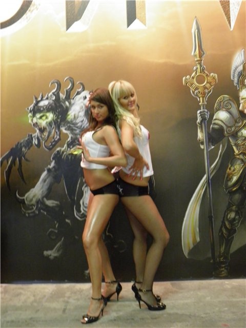 20101208 Divers- Igromir Boothmodels